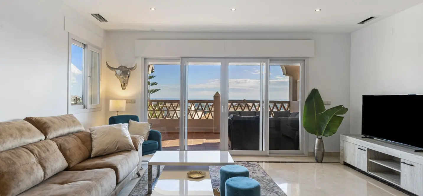 Venta de apartamento en planta media en Los Almendros 2