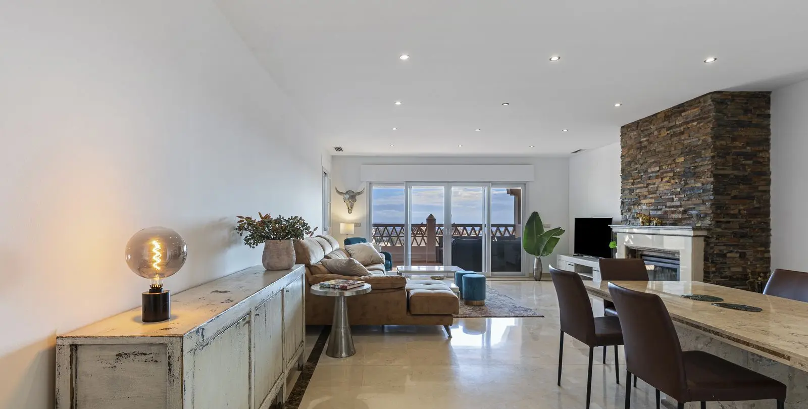 Продажа апартаментов на среднем этаже в Los Almendros 4