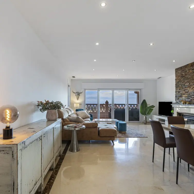 Venta de apartamento en planta media en Los Almendros