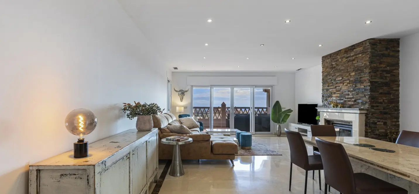Venta de apartamento en planta media en Los Almendros 3