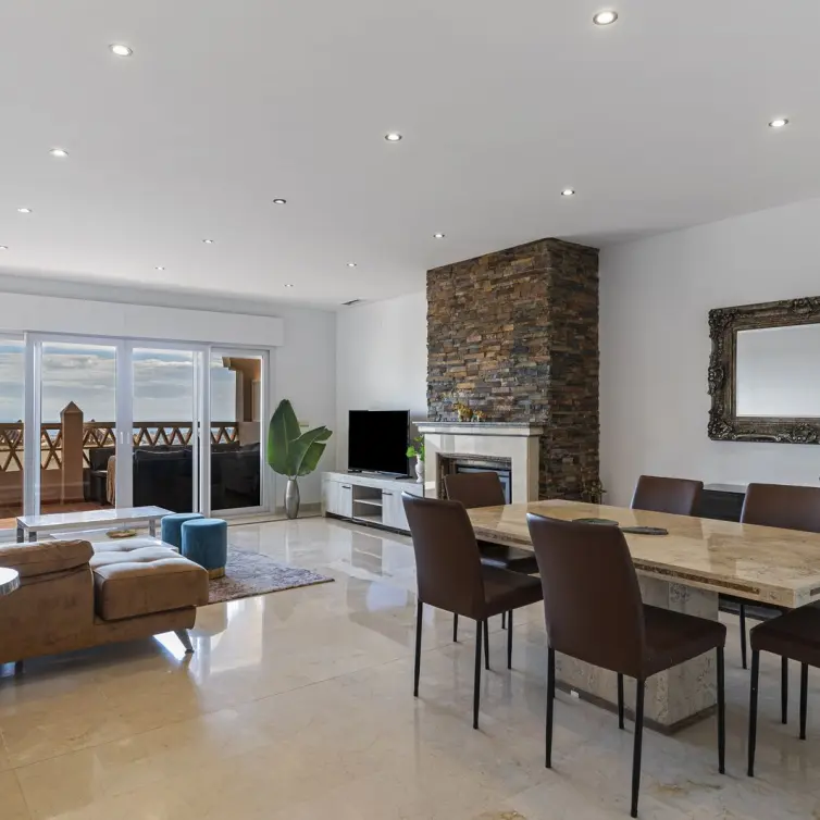 Venta de apartamento en planta media en Los Almendros