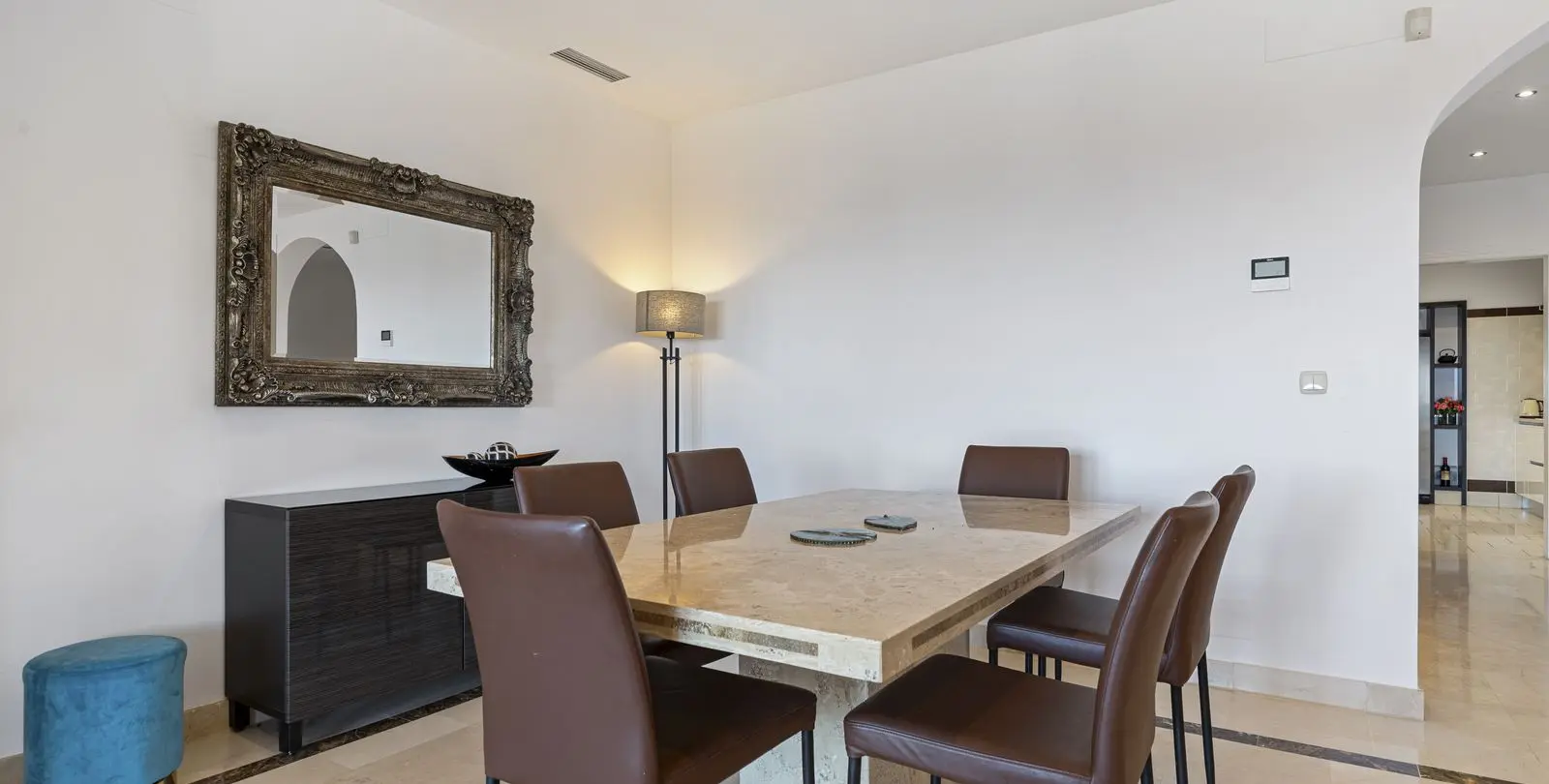 Продажа апартаментов на среднем этаже в Los Almendros 7