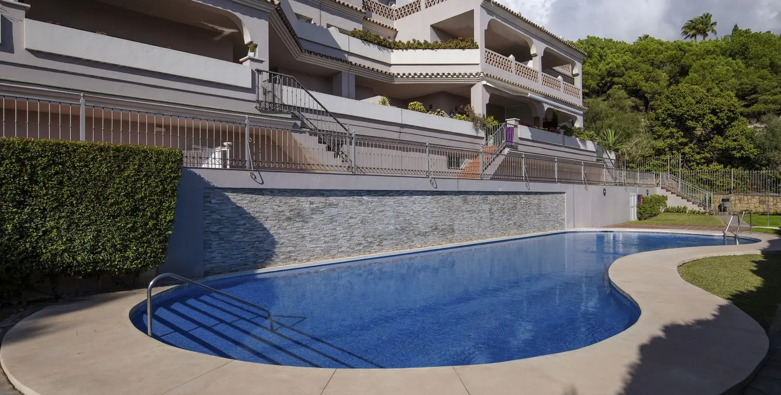 Продажа апартаментов на среднем этаже в Los Almendros 34