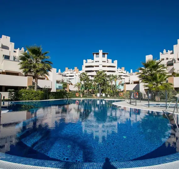 Продажа апартаментов на среднем этаже в Estepona