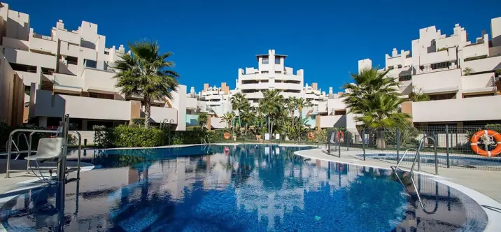 Продажа апартаментов на среднем этаже в Estepona 1