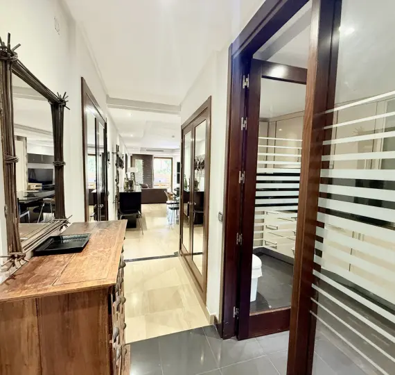 Продажа апартаментов на среднем этаже в Estepona