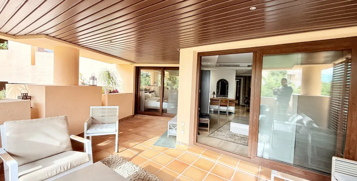 Venta de apartamento en planta media en Estepona 6