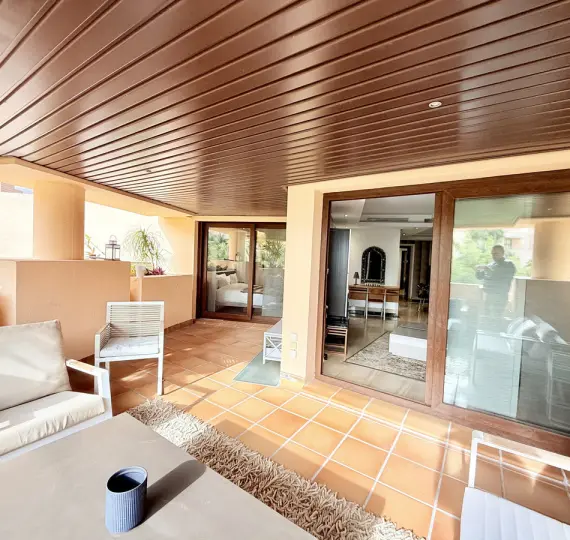 Продажа апартаментов на среднем этаже в Estepona