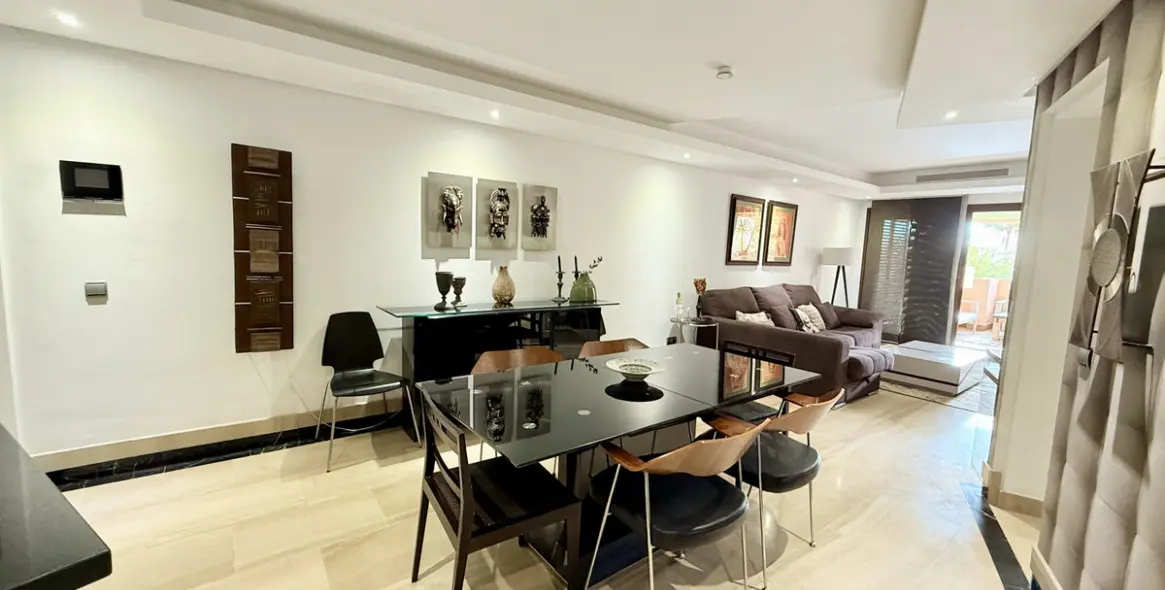 Venta de apartamento en planta media en Estepona 7