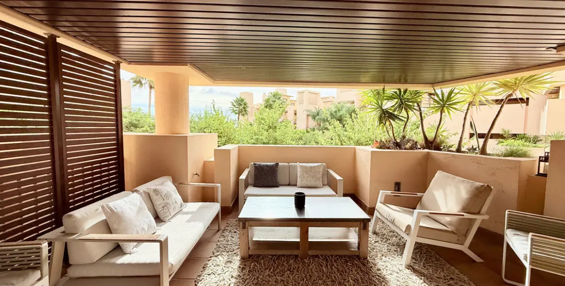 Venta de apartamento en planta media en Estepona 9