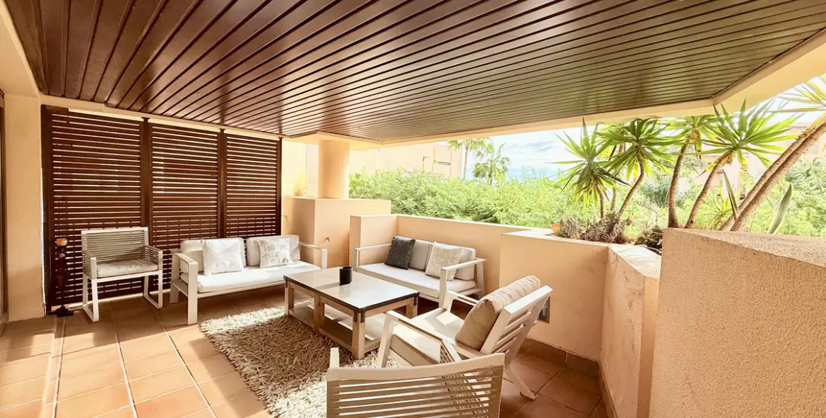 Venta de apartamento en planta media en Estepona 20