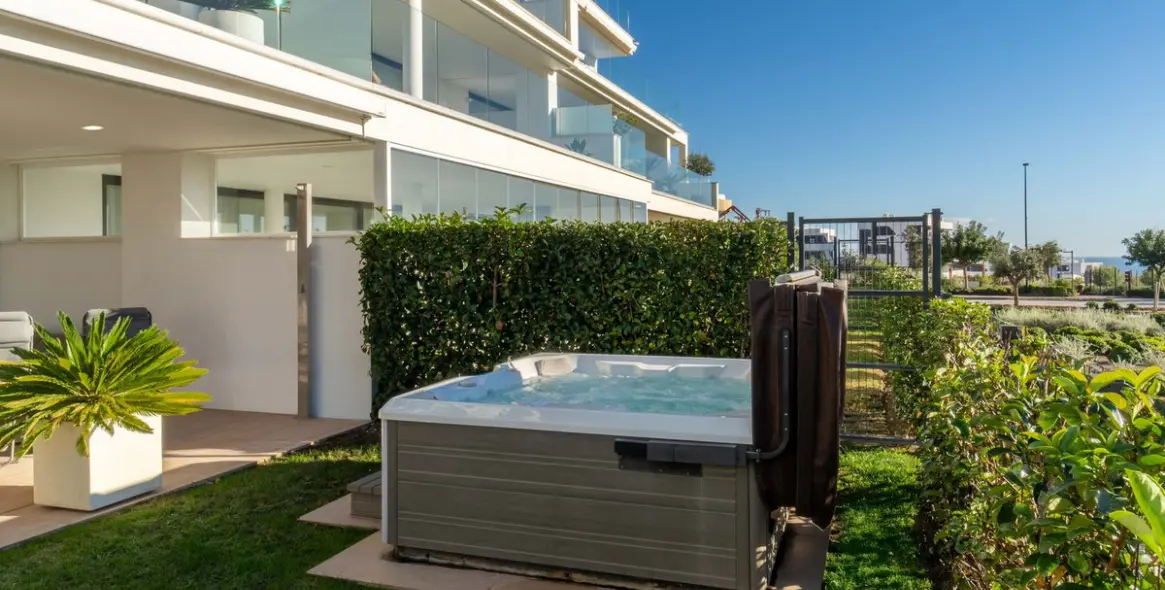 Sale of ground floor apartment in Fuengirola 28