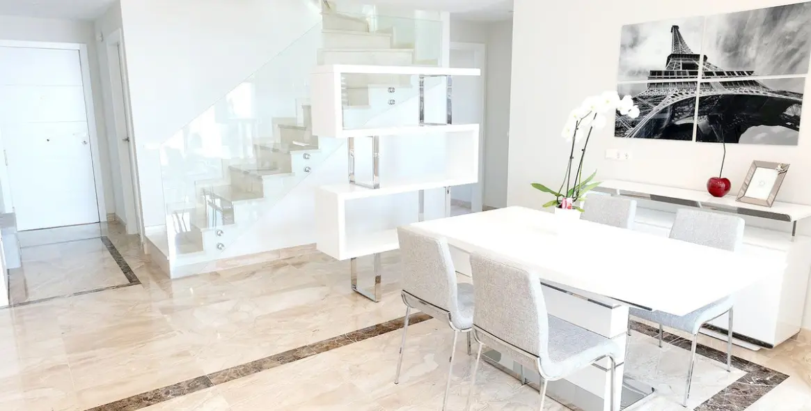 Продажа двухуровневого пентхауса в New Golden Mile 2