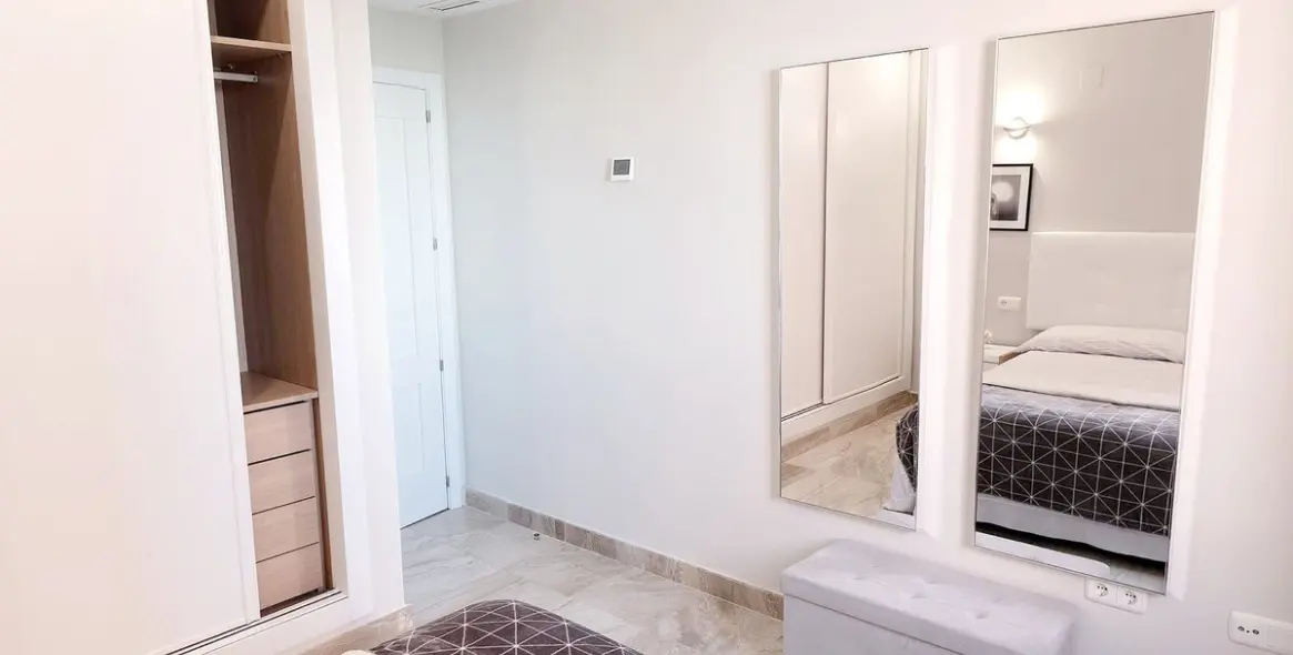 Продажа двухуровневого пентхауса в New Golden Mile 11