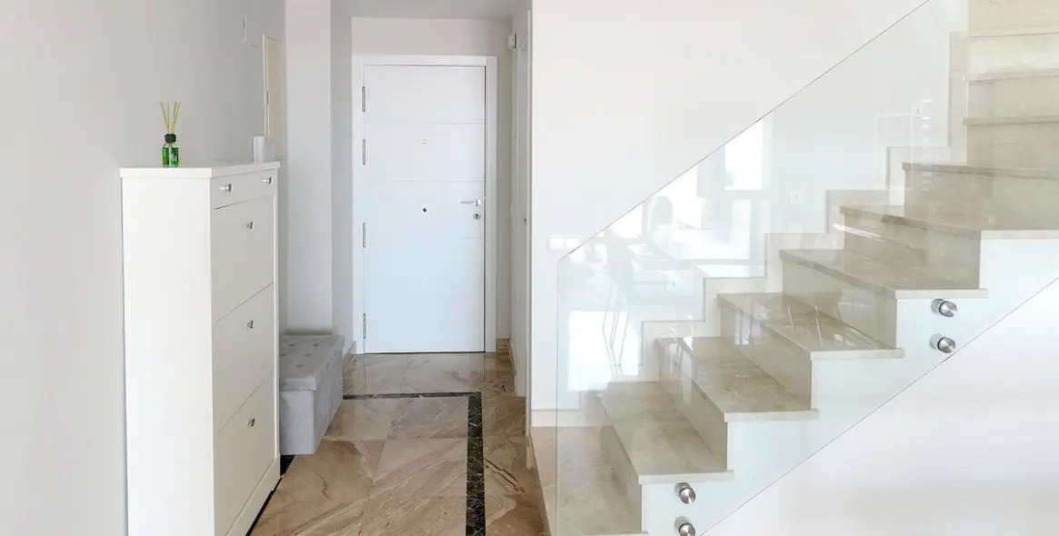 Продажа двухуровневого пентхауса в New Golden Mile 16