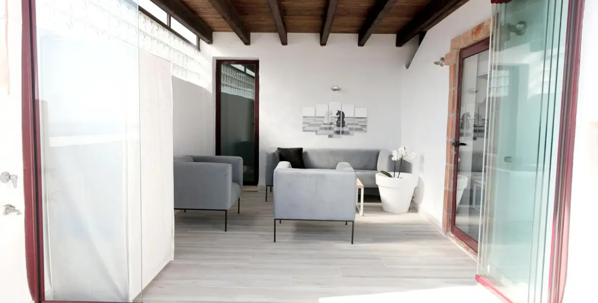 Продажа двухуровневого пентхауса в New Golden Mile 17