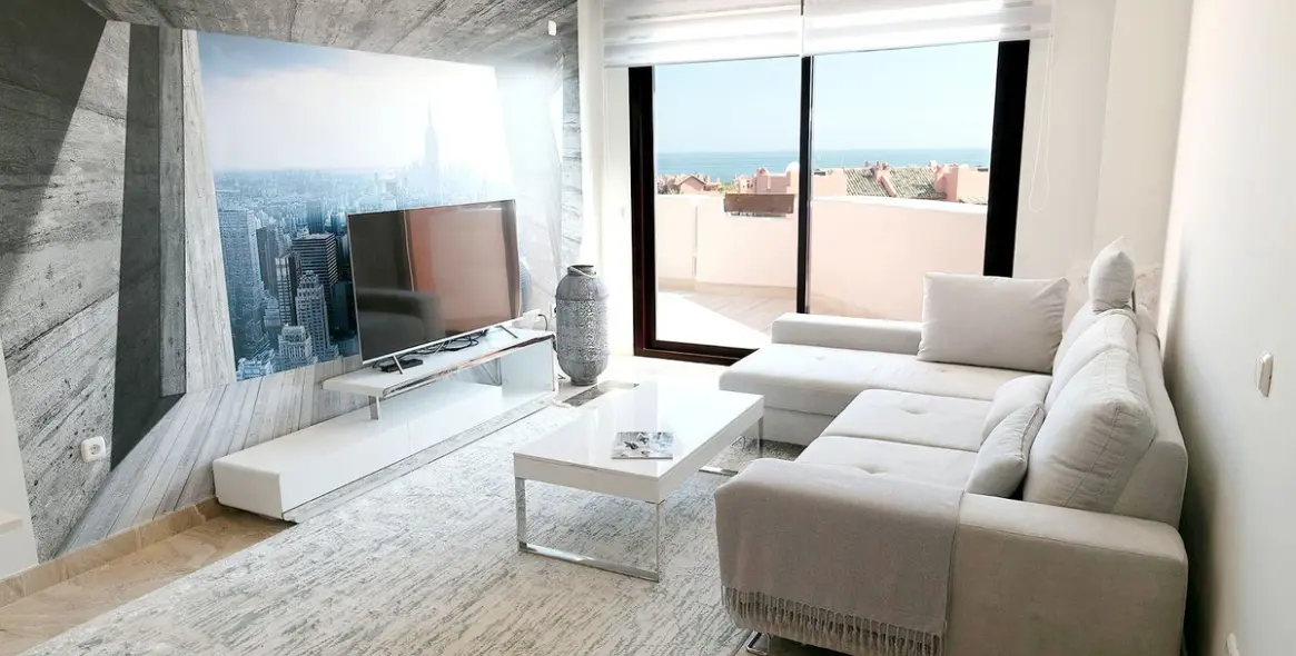 Продажа двухуровневого пентхауса в New Golden Mile 18