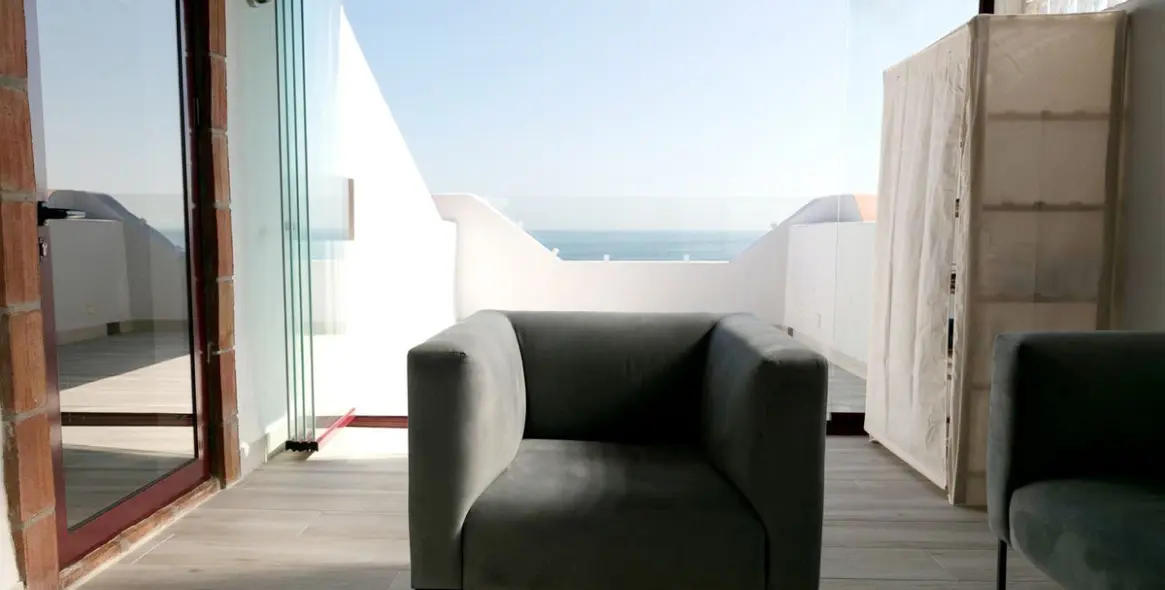 Продажа двухуровневого пентхауса в New Golden Mile 19