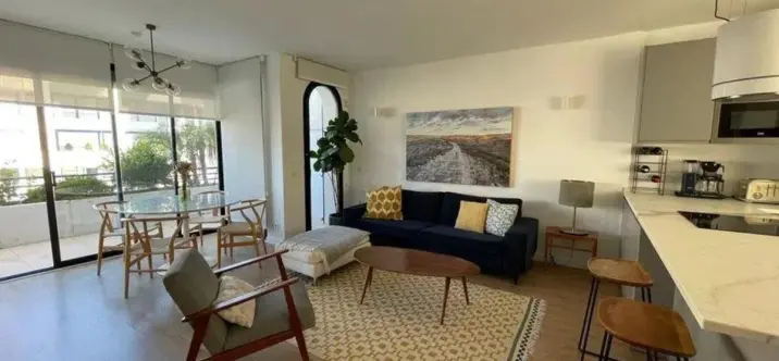 Продажа двухуровневого пентхауса в The Golden Mile 3