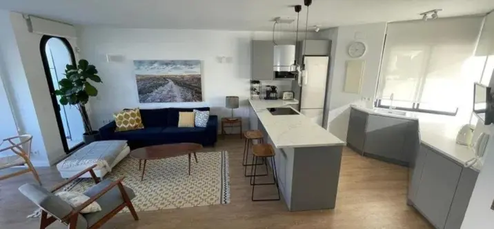 Продажа двухуровневого пентхауса в The Golden Mile 4