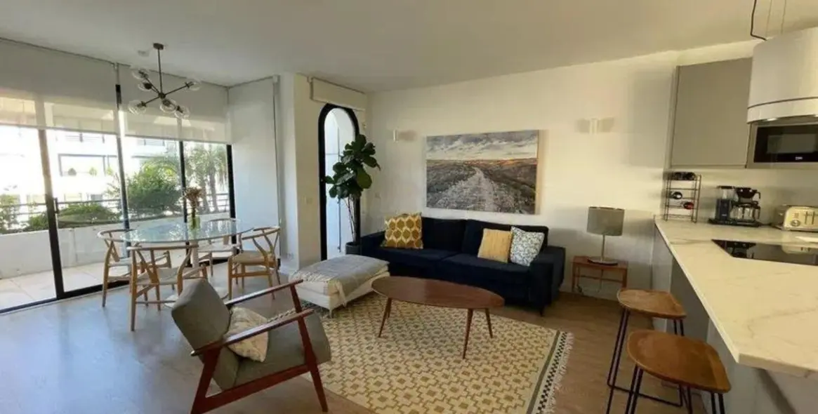 Продажа двухуровневого пентхауса в The Golden Mile 4