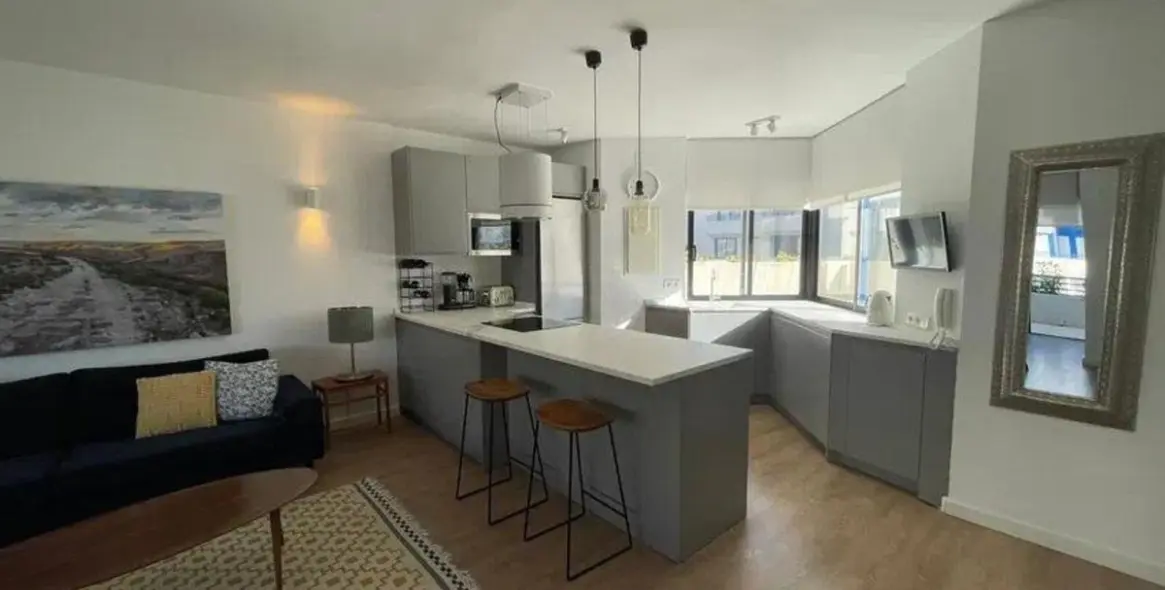 Продажа двухуровневого пентхауса в The Golden Mile 7