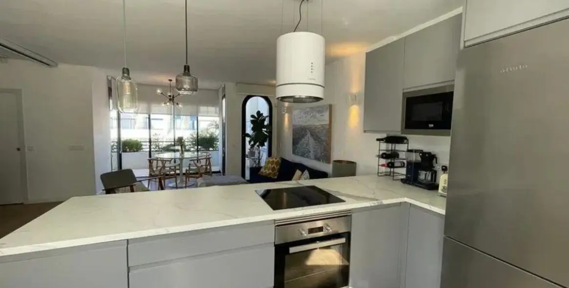 Продажа двухуровневого пентхауса в The Golden Mile 11