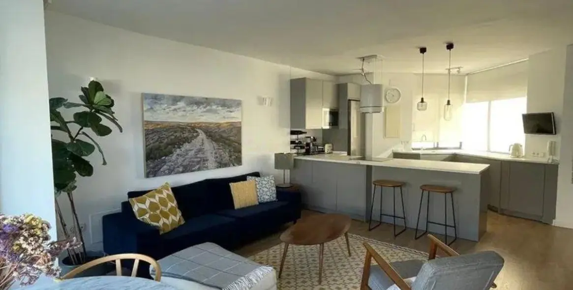 Продажа двухуровневого пентхауса в The Golden Mile 13