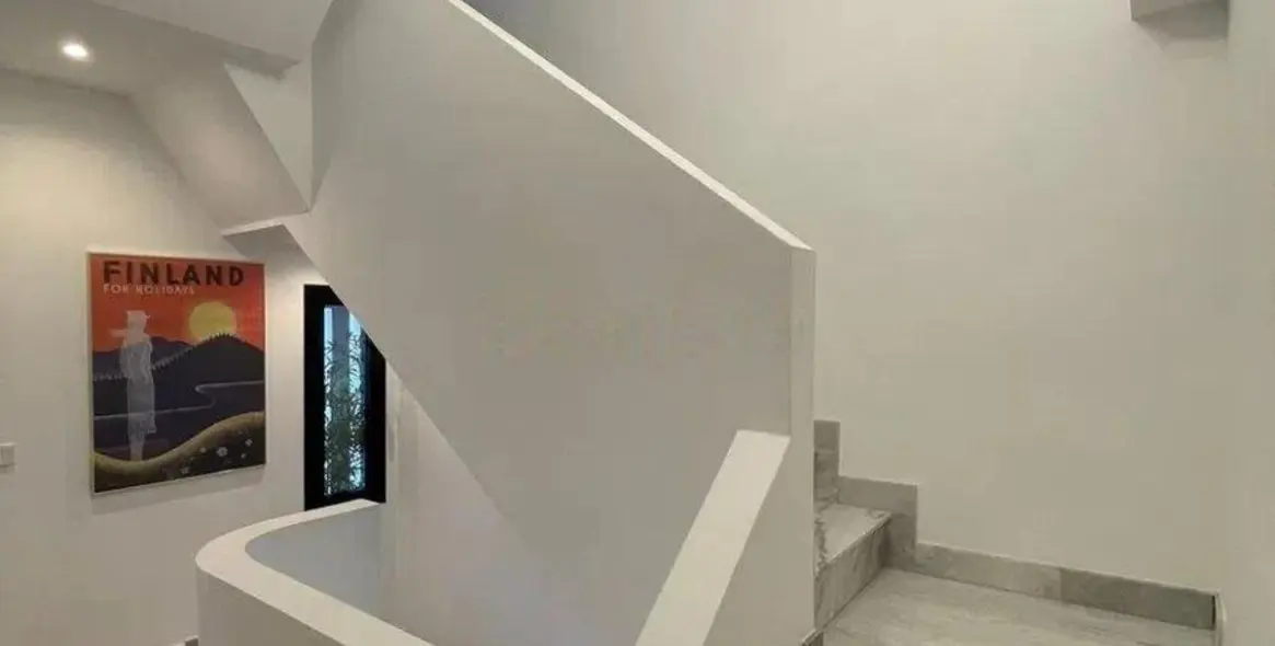 Продажа двухуровневого пентхауса в The Golden Mile 16