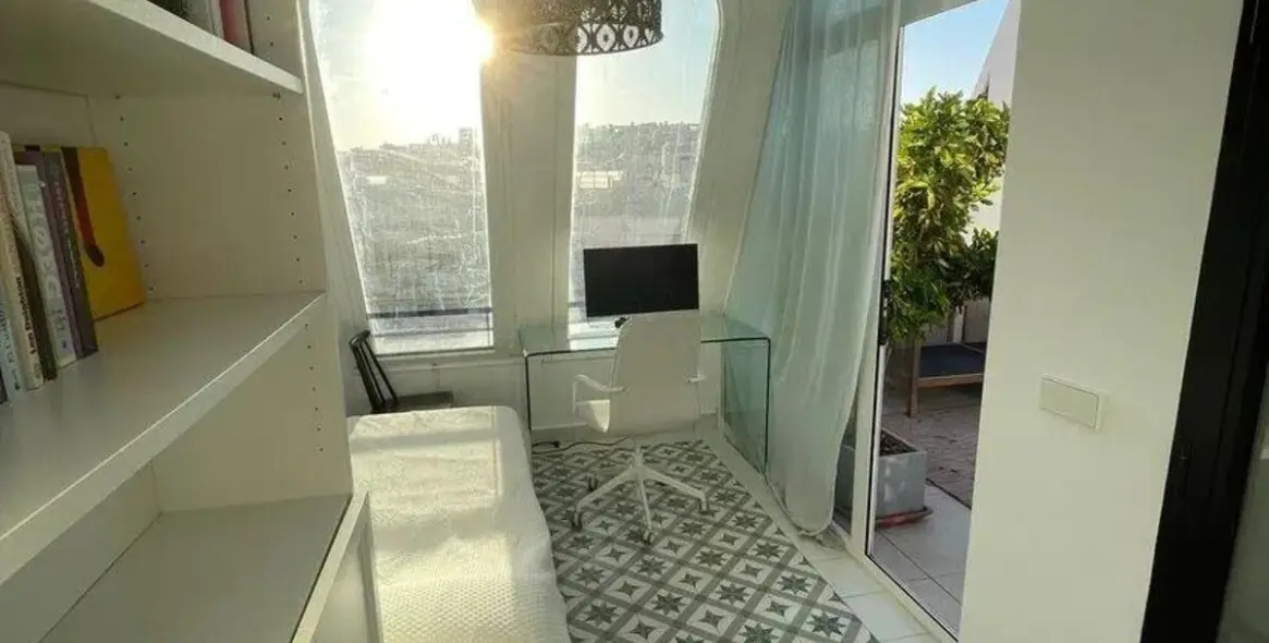 Продажа двухуровневого пентхауса в The Golden Mile 20