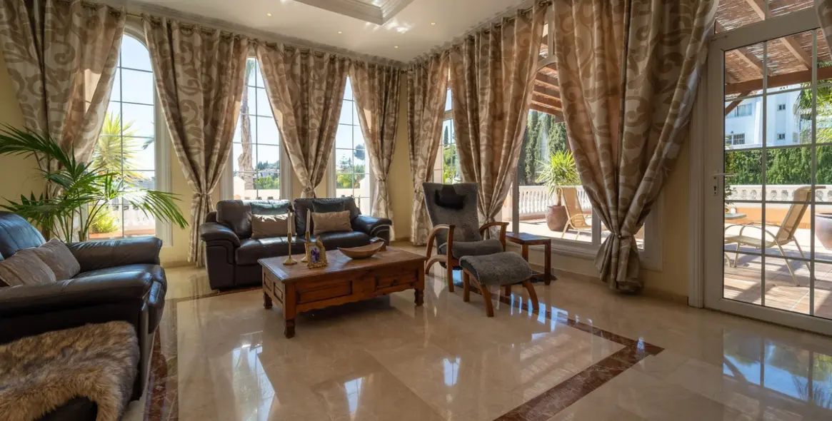 Sale of detached villa in Mijas Costa 44
