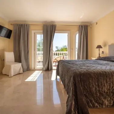 Продажа  отдельно стоящей виллы в Mijas Costa