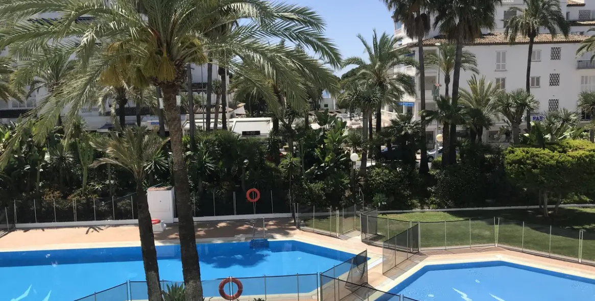Краткосрочная аренда апартаментов на среднем этаже в Puerto Banús 2