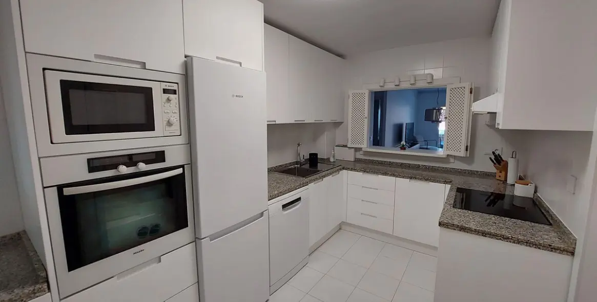 Краткосрочная аренда апартаментов на среднем этаже в Puerto Banús 4