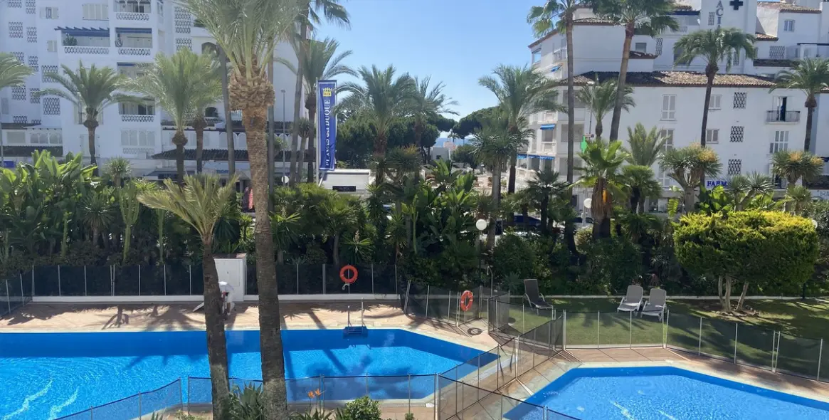 Краткосрочная аренда апартаментов на среднем этаже в Puerto Banús 10