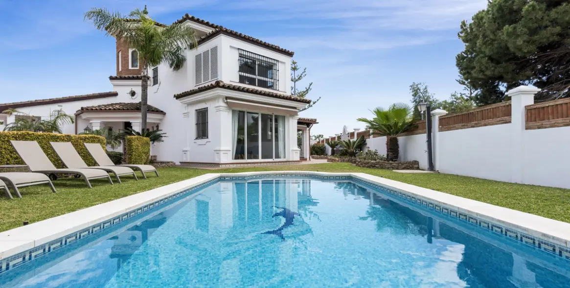 Краткосрочная аренда  отдельно стоящей виллы в Las Chapas 1