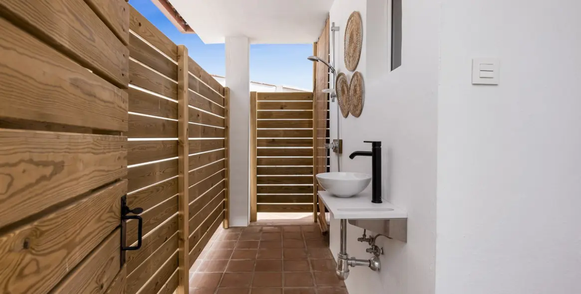 Short-term rent of detached villa in Las Chapas 40