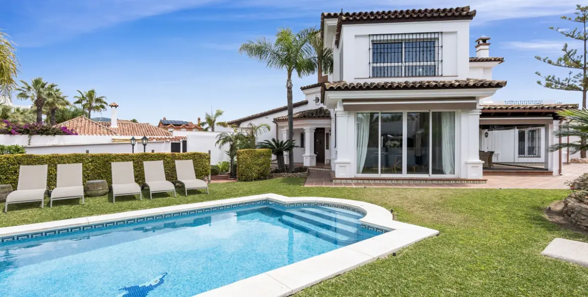 Short-term rent of detached villa in Las Chapas 42