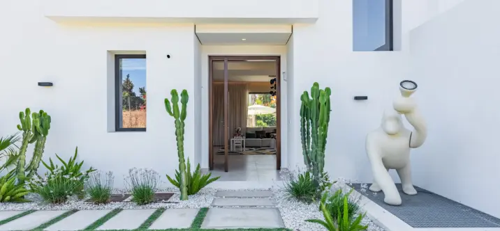 Sale of detached villa in Calanova Golf 1