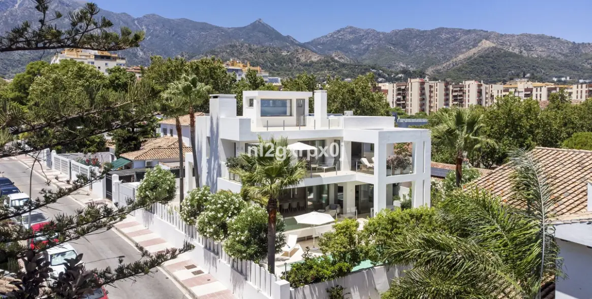 Venta de villa independiente en Marbella 1