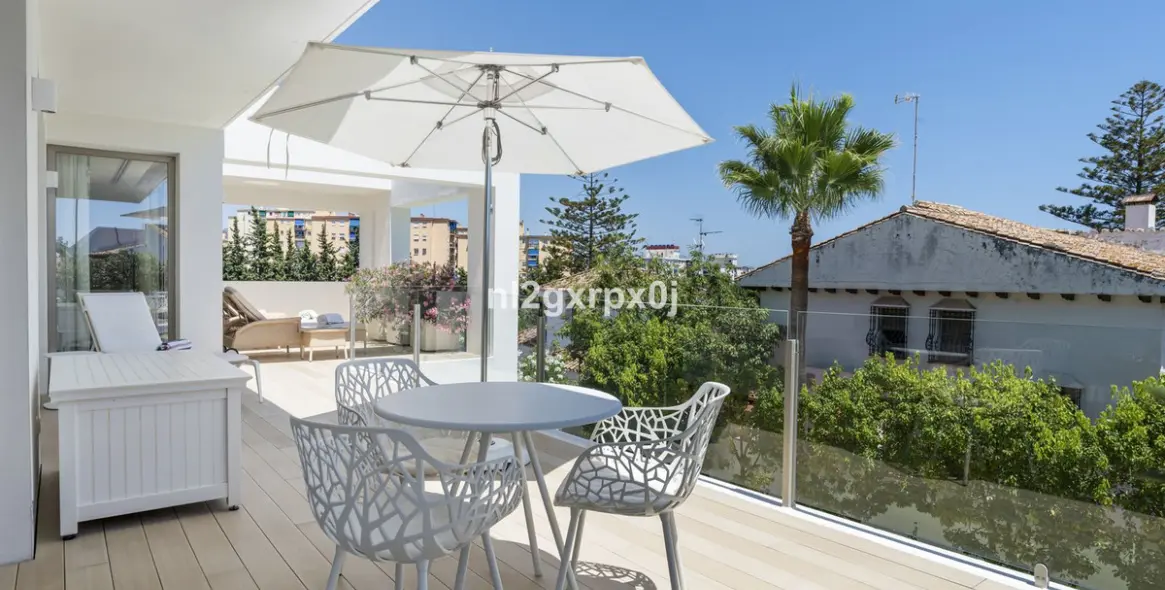 Venta de villa independiente en Marbella 2