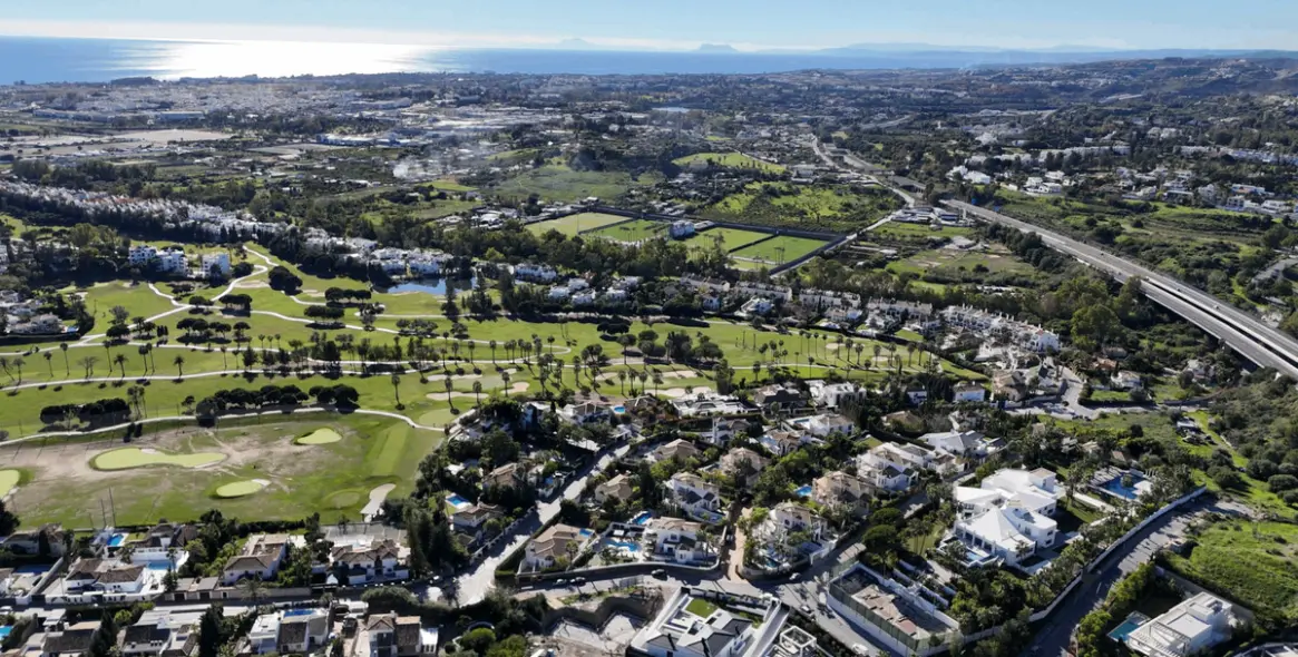 Продажа  отдельно стоящей виллы в Nueva Andalucía 25