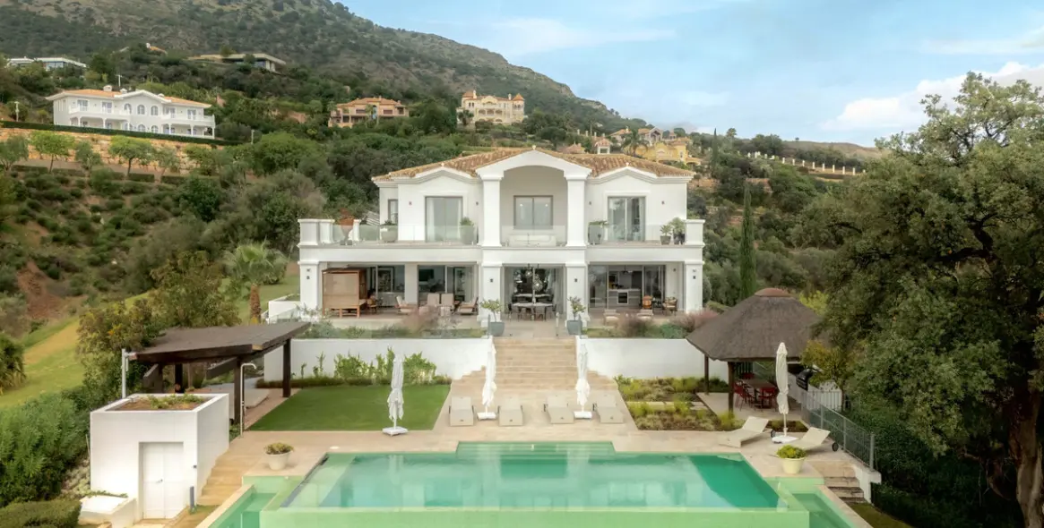 Sale of detached villa in Benahavís 2