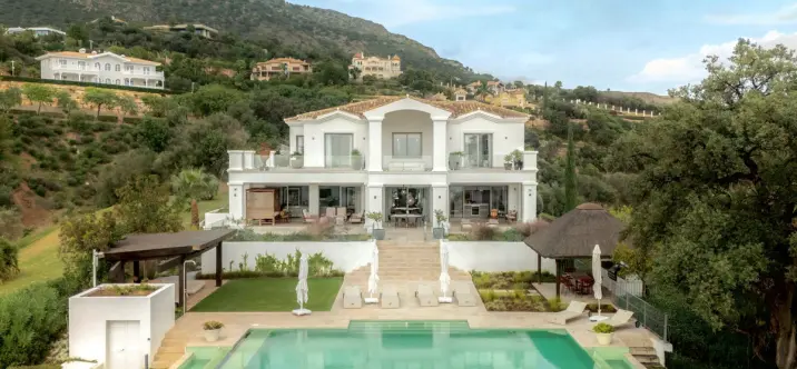 Sale of detached villa in Benahavís 1