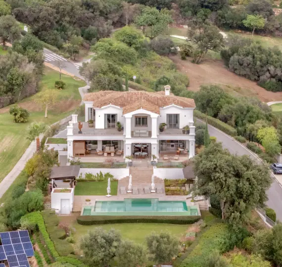 Sale of detached villa in Benahavís