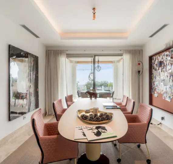 Sale of detached villa in Benahavís