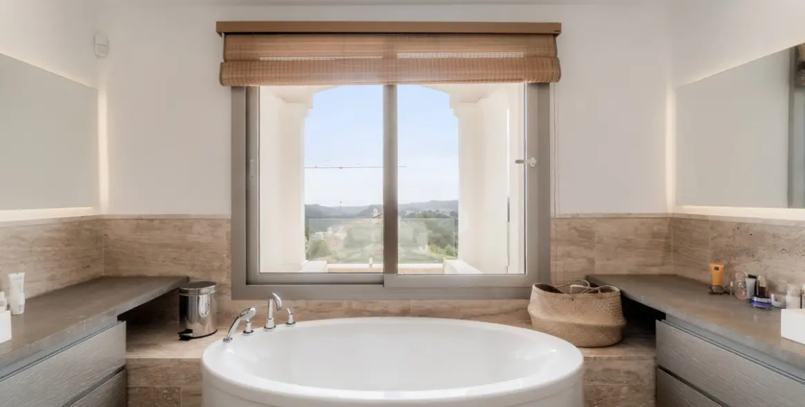 Sale of detached villa in Benahavís 19