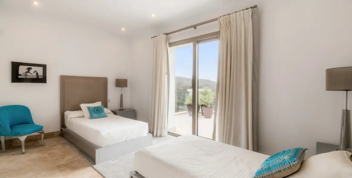 Sale of detached villa in Benahavís 26
