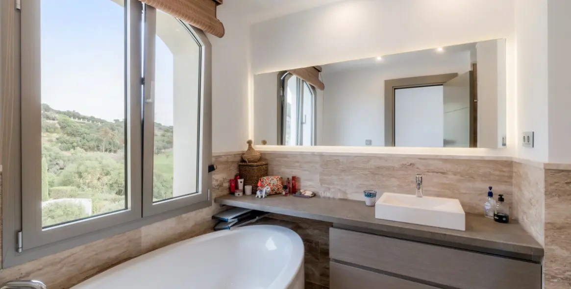 Sale of detached villa in Benahavís 27