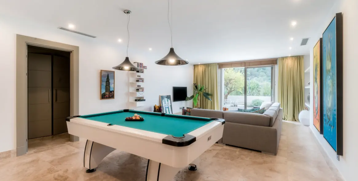 Sale of detached villa in Benahavís 35